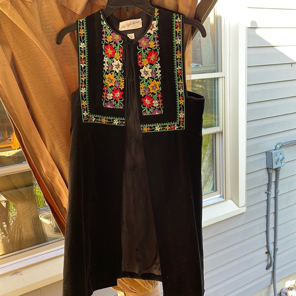 Vintage Saks Fifth Ave 2pc set | Floral design top | velvet material